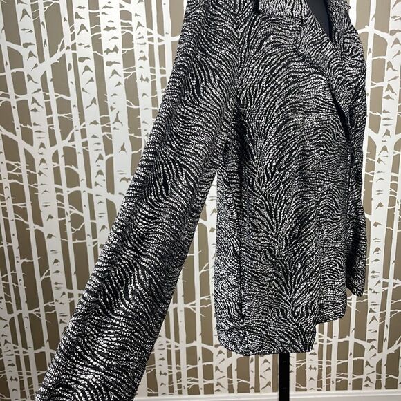 Chico's black and silver metallic tiger print asymmetrical zip front jacket sz 1 - Picture 4 of 16